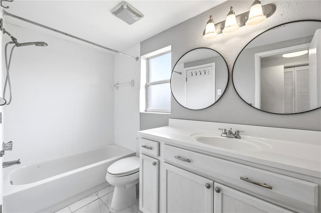 For Sale: $275,000 (3 beds, 2 baths, 1024 Square Feet)