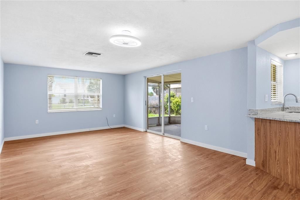 For Sale: $275,000 (3 beds, 2 baths, 1024 Square Feet)