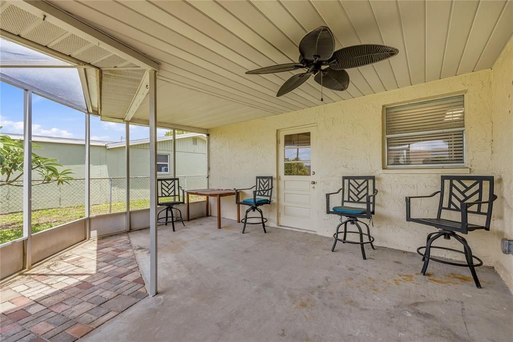 For Sale: $275,000 (3 beds, 2 baths, 1024 Square Feet)