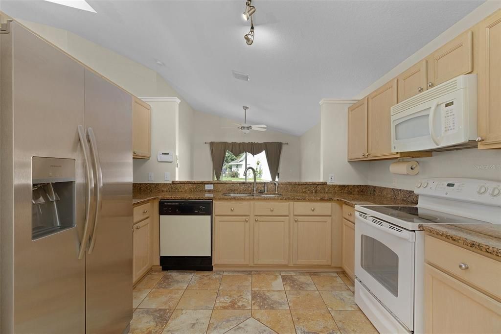 В аренду: $2,150 (3 спален, 2 ванн, 1641 Квадратных фут)