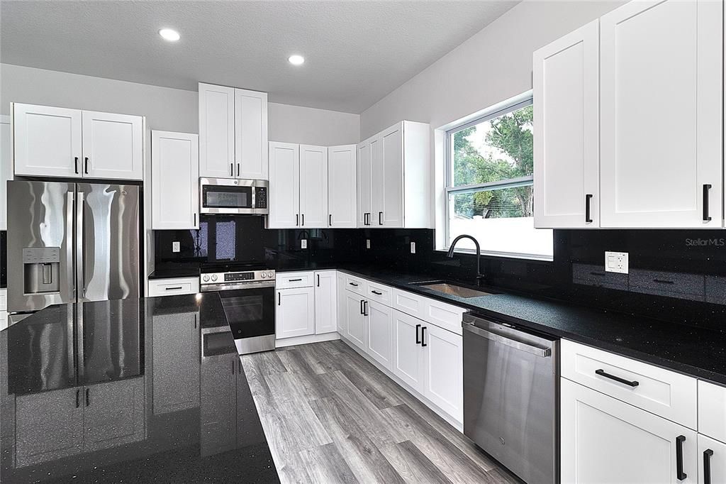 En Venta: $625,000 (4 camas, 3 baños, 2220 Pies cuadrados)