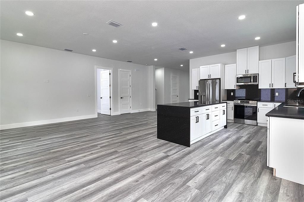En Venta: $625,000 (4 camas, 3 baños, 2220 Pies cuadrados)