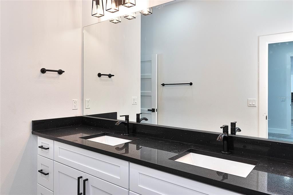 En Venta: $625,000 (4 camas, 3 baños, 2220 Pies cuadrados)