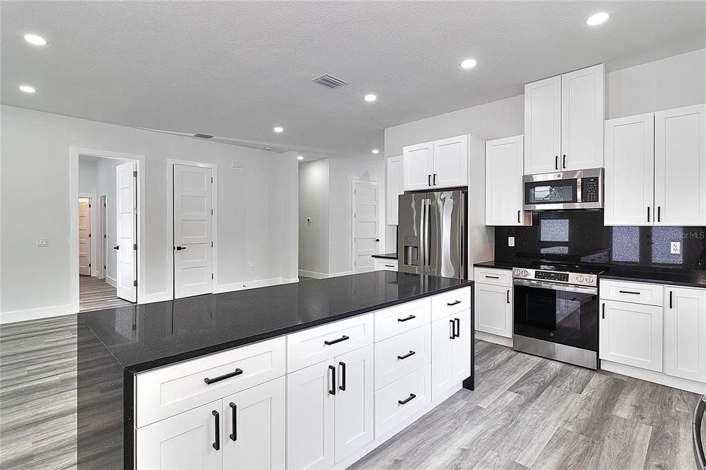 En Venta: $625,000 (4 camas, 3 baños, 2220 Pies cuadrados)