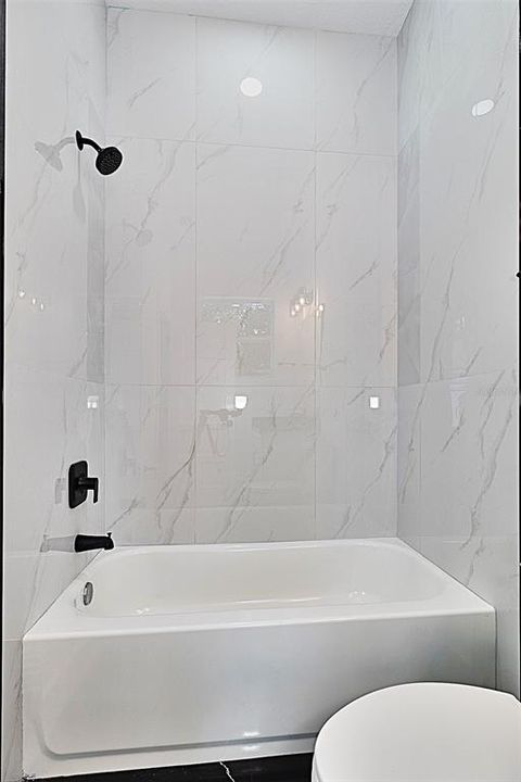 En Venta: $625,000 (4 camas, 3 baños, 2220 Pies cuadrados)