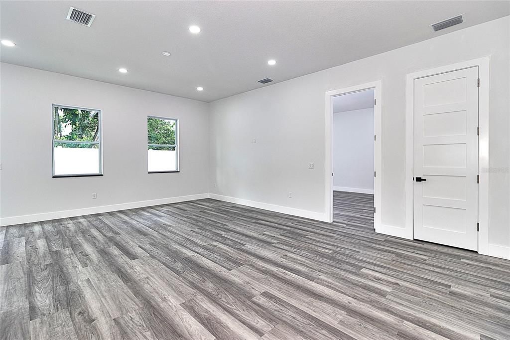 En Venta: $625,000 (4 camas, 3 baños, 2220 Pies cuadrados)