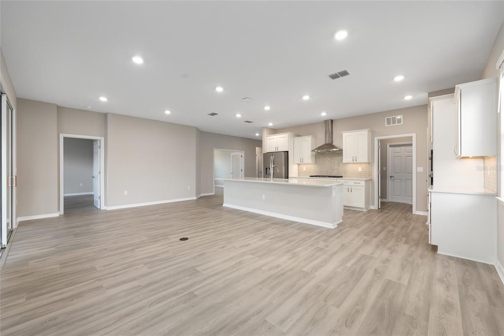 Activo con contrato: $403,920 (2 camas, 2 baños, 1767 Pies cuadrados)