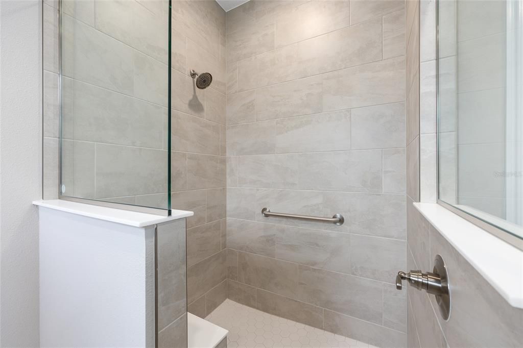 Activo con contrato: $403,920 (2 camas, 2 baños, 1767 Pies cuadrados)