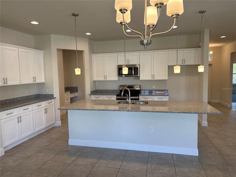 For Sale: $389,900 (3 beds, 2 baths, 2248 Square Feet)