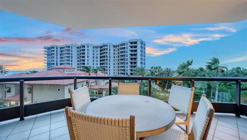 For Sale: $3,200,000 (3 beds, 3 baths, 2965 Square Feet)