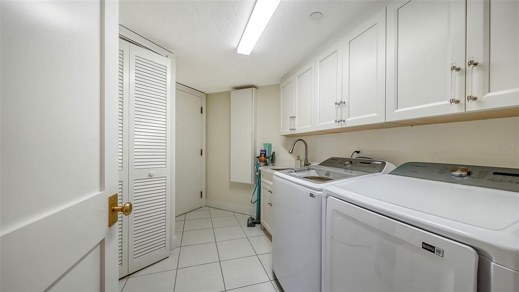 For Sale: $3,200,000 (3 beds, 3 baths, 2965 Square Feet)