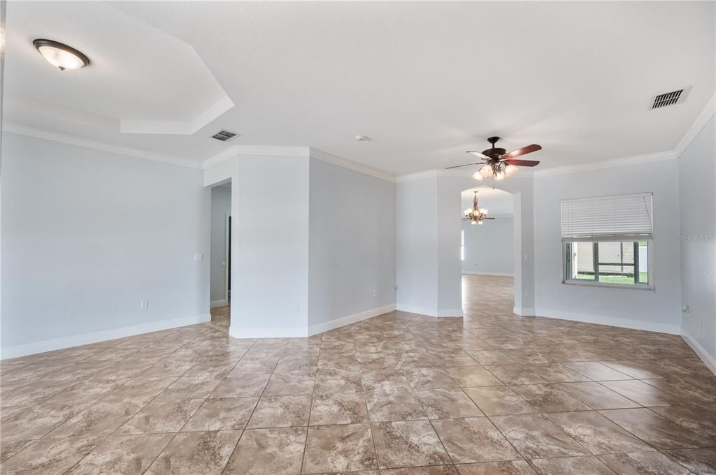 En Venta: $399,900 (4 camas, 2 baños, 2366 Pies cuadrados)