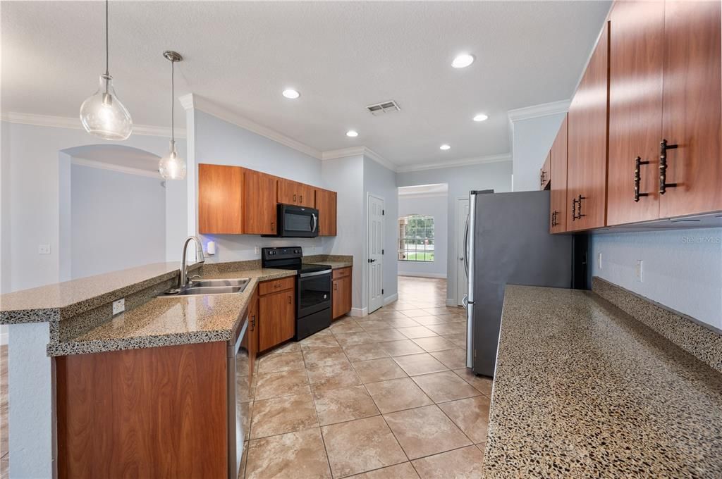 En Venta: $399,900 (4 camas, 2 baños, 2366 Pies cuadrados)