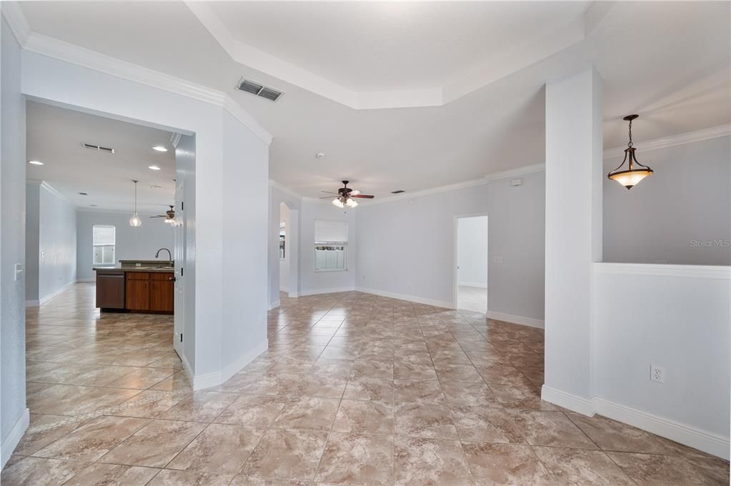 En Venta: $399,900 (4 camas, 2 baños, 2366 Pies cuadrados)