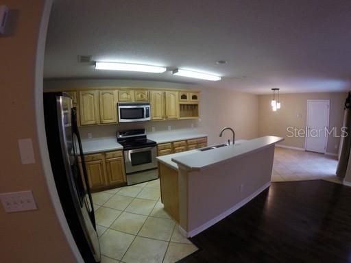 En Renta: $2,295 (3 camas, 2 baños, 1804 Pies cuadrados)