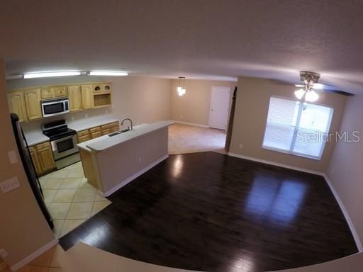 En Renta: $2,295 (3 camas, 2 baños, 1804 Pies cuadrados)