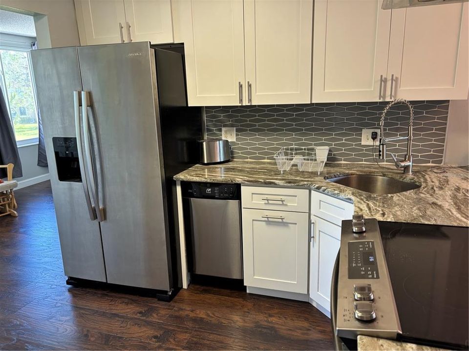 For Rent: $1,700 (2 beds, 2 baths, 1100 Square Feet)