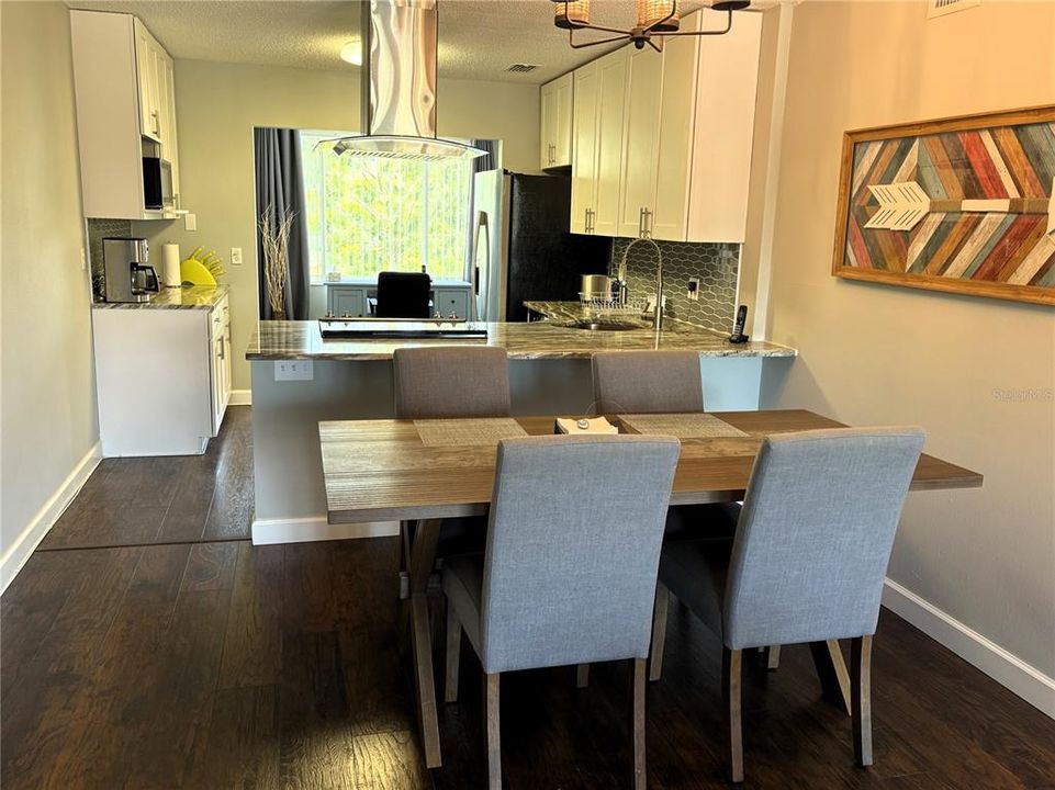 For Rent: $1,700 (2 beds, 2 baths, 1100 Square Feet)