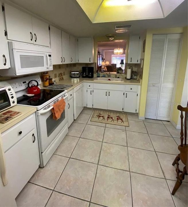For Sale: $219,900 (2 beds, 2 baths, 1230 Square Feet)