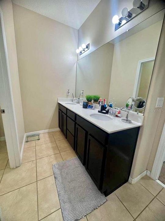 En Venta: $426,500 (4 camas, 2 baños, 1706 Pies cuadrados)