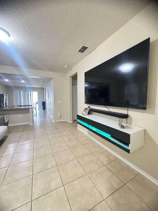 En Venta: $426,500 (4 camas, 2 baños, 1706 Pies cuadrados)