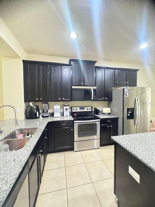 En Venta: $426,500 (4 camas, 2 baños, 1706 Pies cuadrados)