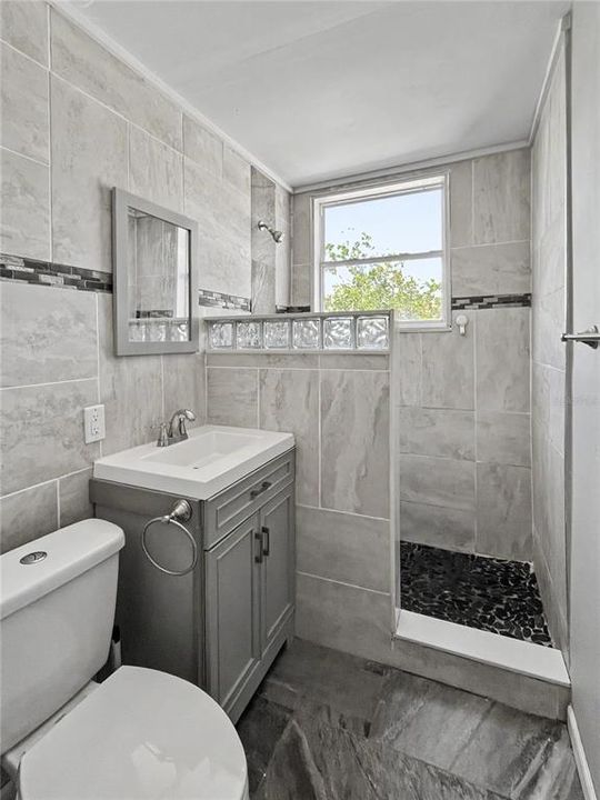 For Rent: $1,295 (1 beds, 1 baths, 750 Square Feet)