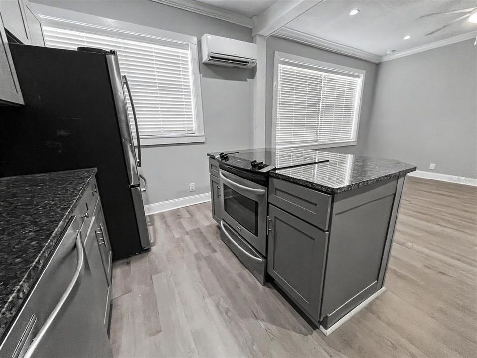 For Rent: $1,295 (1 beds, 1 baths, 750 Square Feet)