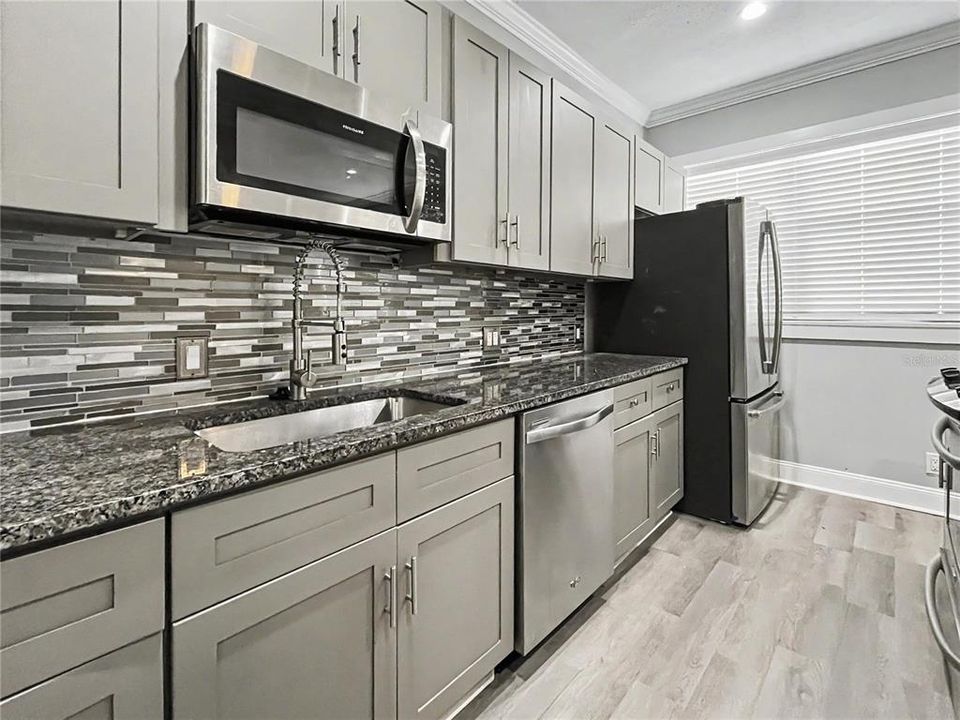 For Rent: $1,295 (1 beds, 1 baths, 750 Square Feet)