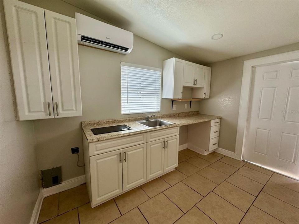For Rent: $899 (0 beds, 1 baths, 300 Square Feet)