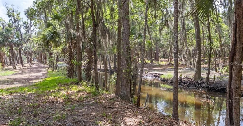 На продажу: $750,000 (12.70 acres)