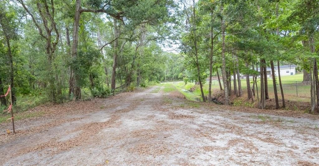 На продажу: $750,000 (12.70 acres)