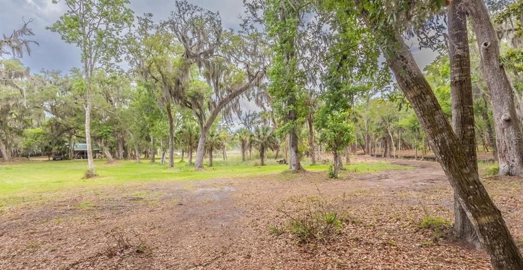 На продажу: $750,000 (12.70 acres)