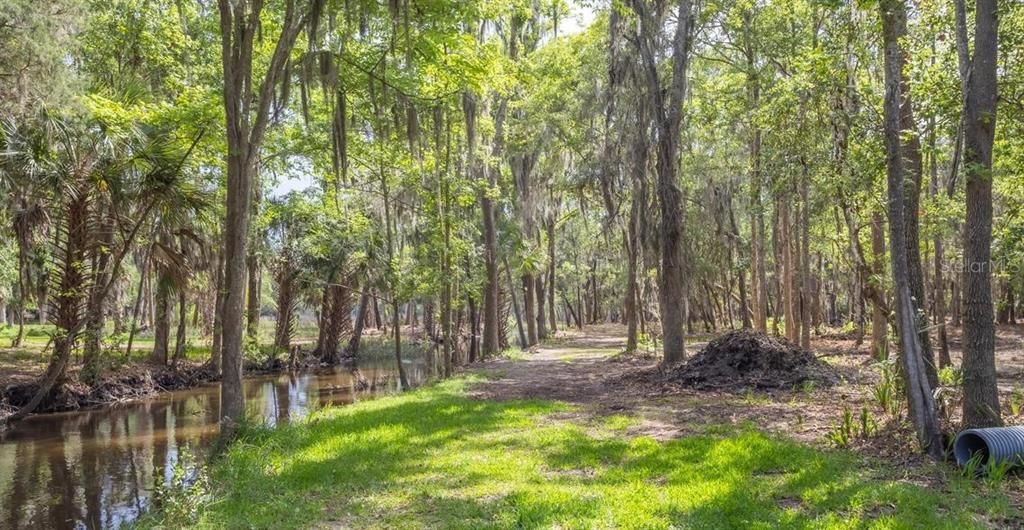 На продажу: $750,000 (12.70 acres)