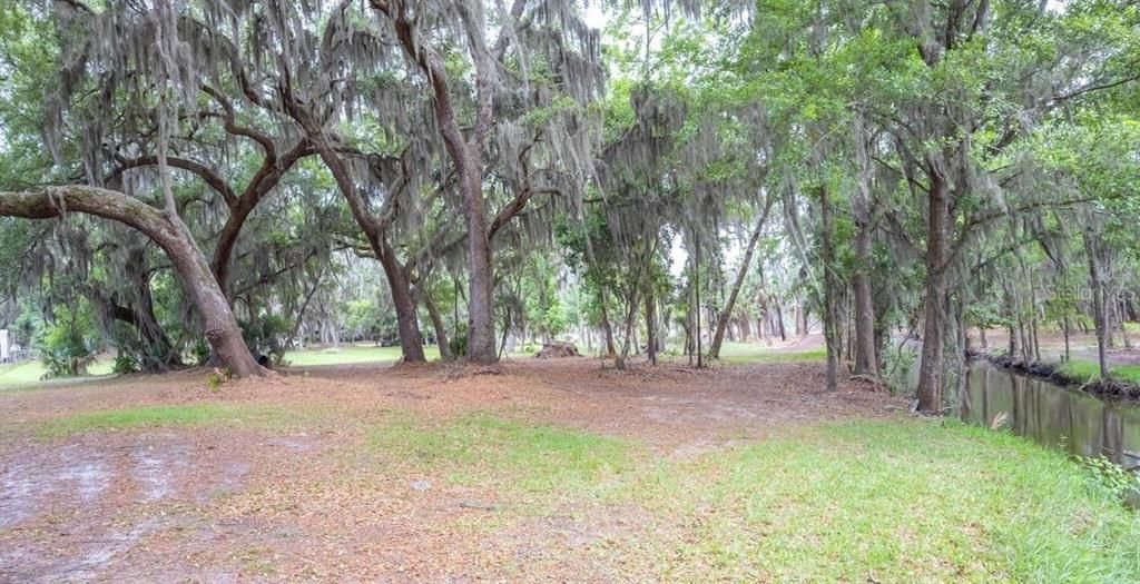 На продажу: $750,000 (12.70 acres)