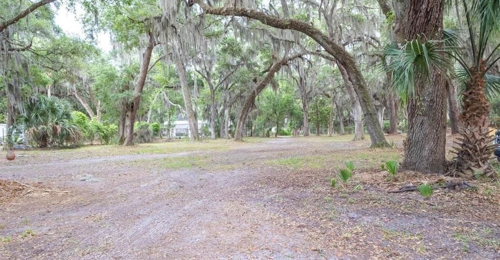 На продажу: $750,000 (12.70 acres)
