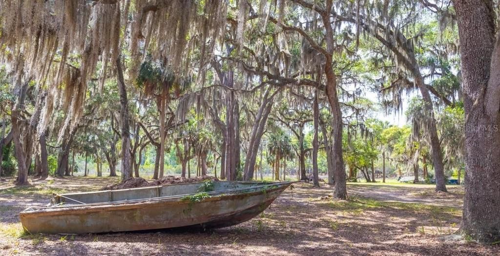 На продажу: $750,000 (12.70 acres)