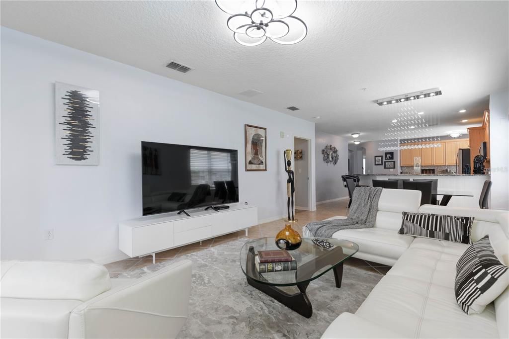 На продажу: $349,900 (3 спален, 2 ванн, 1712 Квадратных фут)