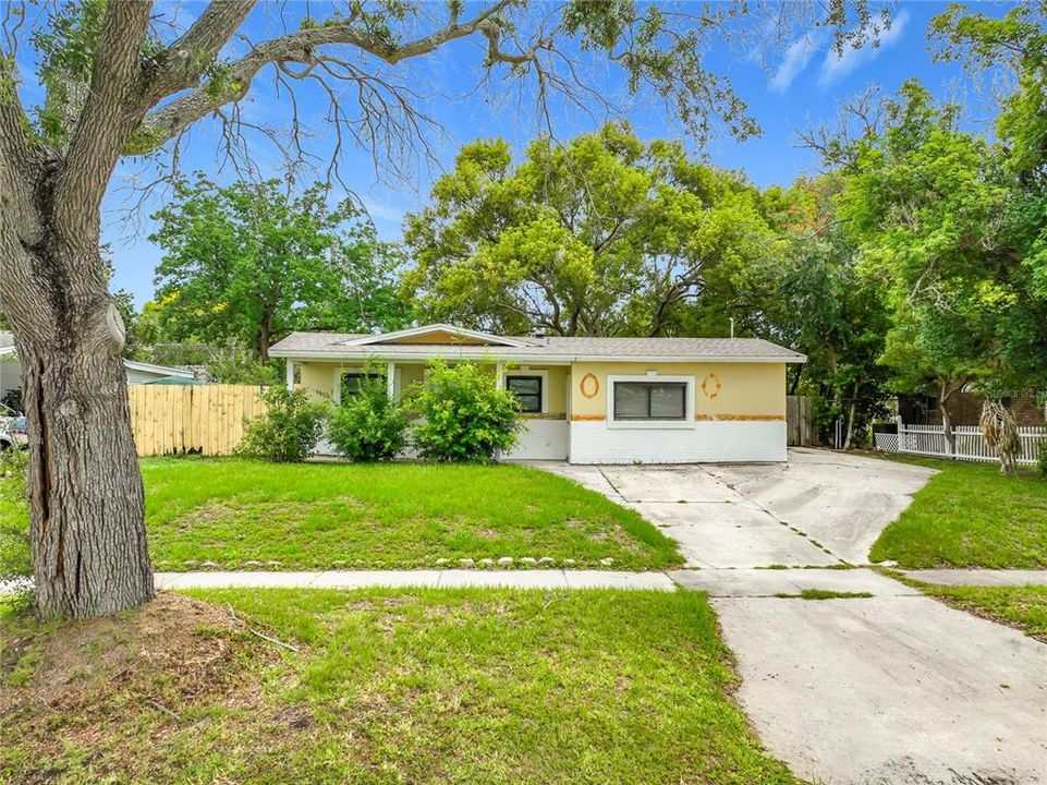 For Sale: $249,900 (3 beds, 2 baths, 1179 Square Feet)