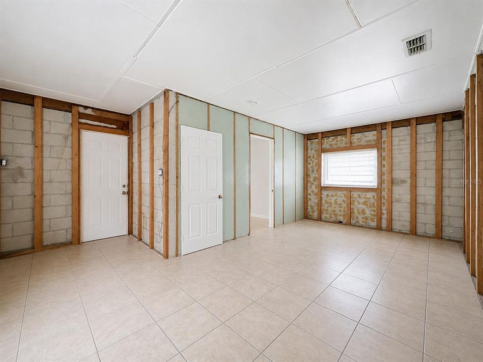 For Sale: $249,900 (3 beds, 2 baths, 1179 Square Feet)