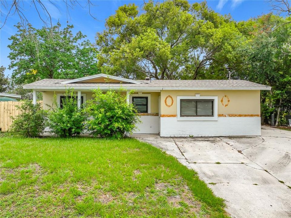For Sale: $249,900 (3 beds, 2 baths, 1179 Square Feet)