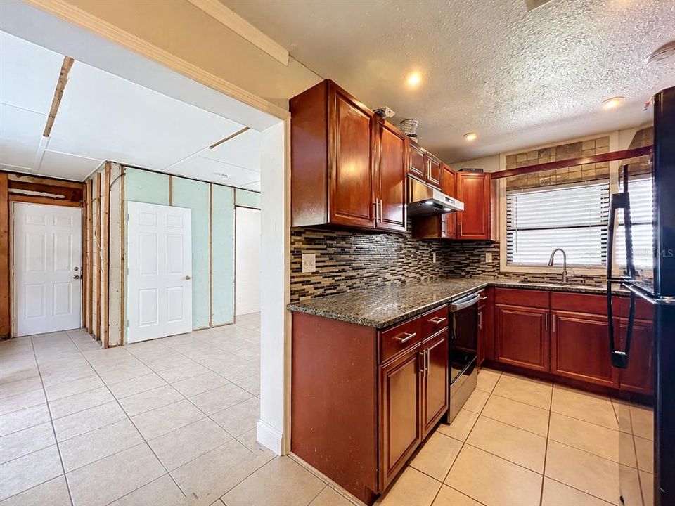 For Sale: $249,900 (3 beds, 2 baths, 1179 Square Feet)