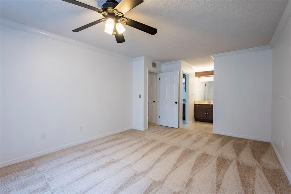 For Sale: $259,000 (2 beds, 1 baths, 1130 Square Feet)