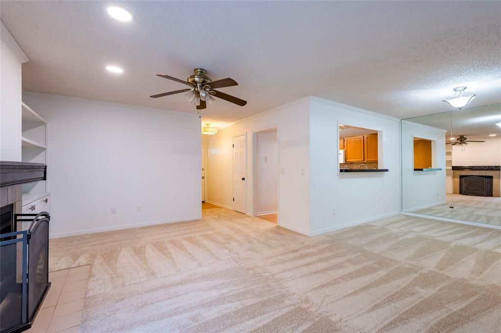 For Sale: $259,000 (2 beds, 1 baths, 1130 Square Feet)