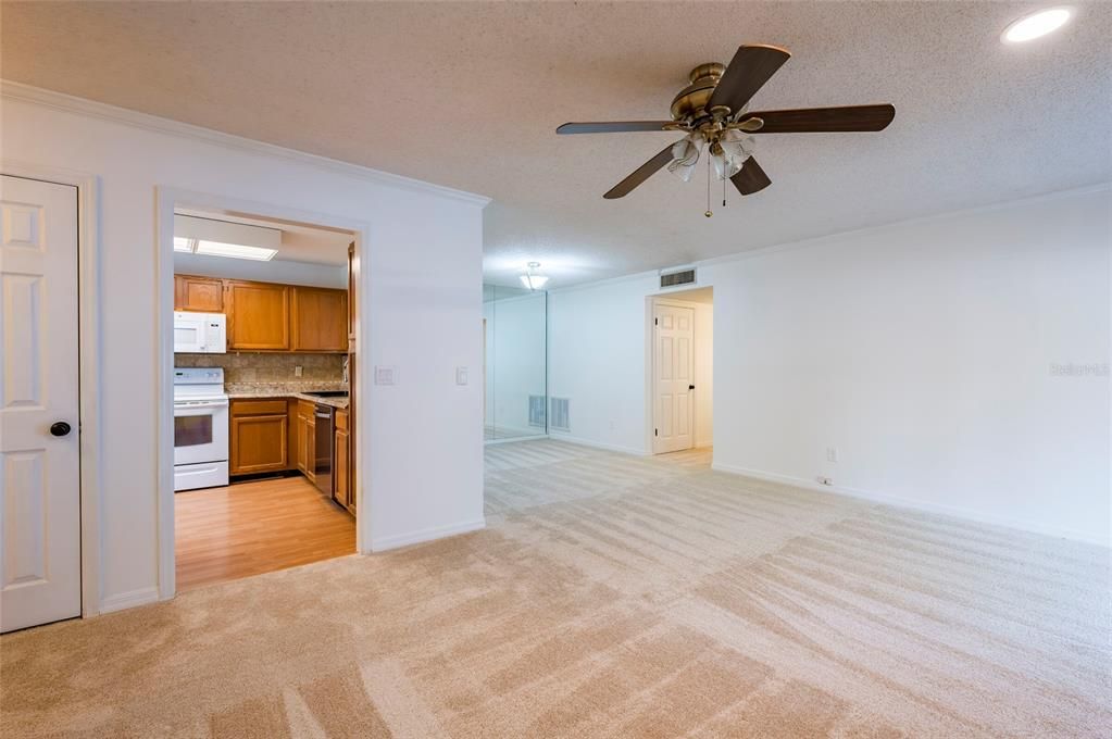 For Sale: $259,000 (2 beds, 1 baths, 1130 Square Feet)