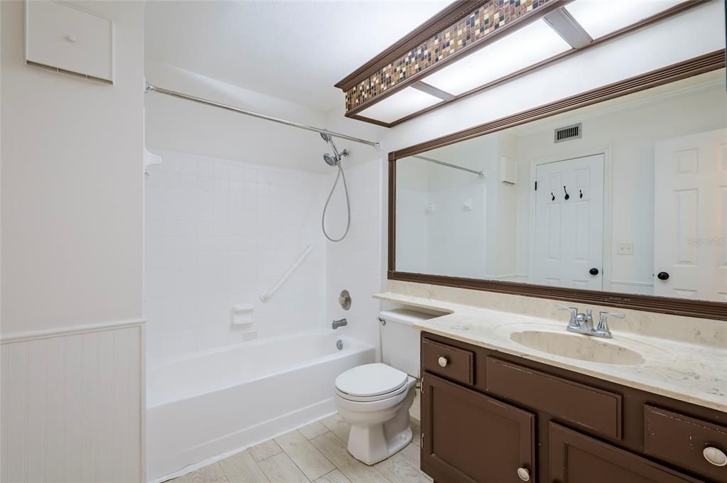 For Sale: $259,000 (2 beds, 1 baths, 1130 Square Feet)
