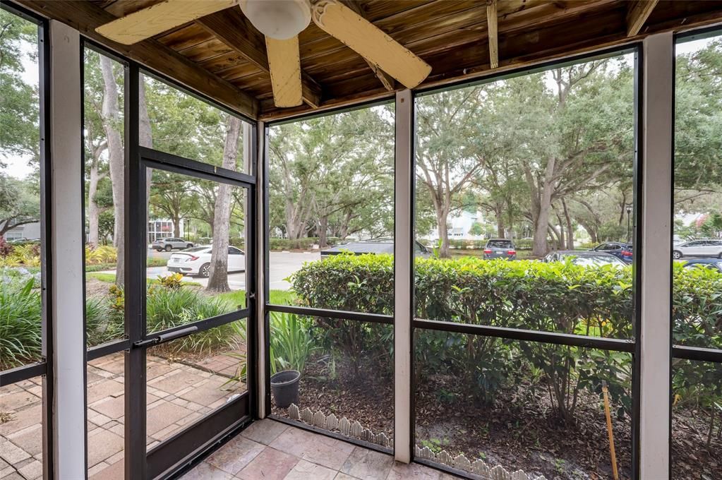 For Sale: $259,000 (2 beds, 1 baths, 1130 Square Feet)