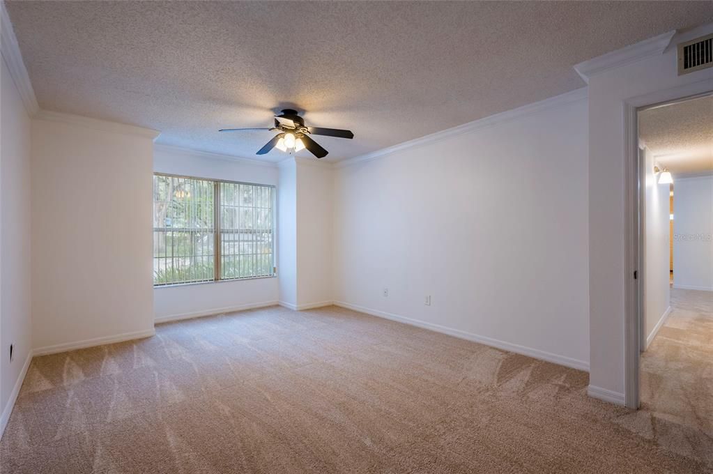 For Sale: $259,000 (2 beds, 1 baths, 1130 Square Feet)