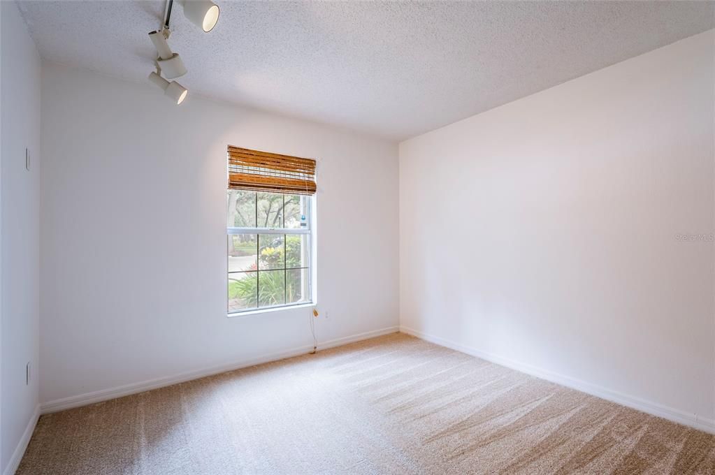 For Sale: $259,000 (2 beds, 1 baths, 1130 Square Feet)