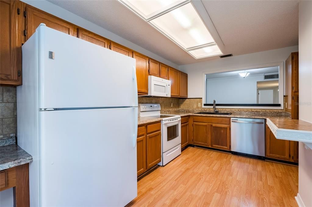 For Sale: $259,000 (2 beds, 1 baths, 1130 Square Feet)